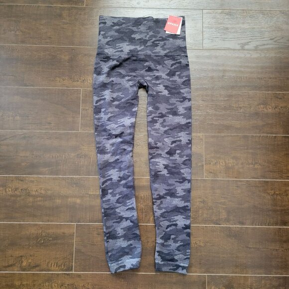 SPANX High Rise Leggings Womens M Black Look At Me Now Camo Seamless Athliesure - Picture 2 of 7